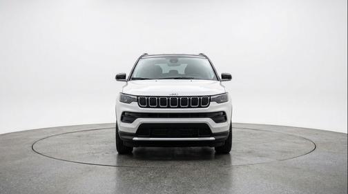 Bright White Clearcoat 2025 Jeep Compass Latitude