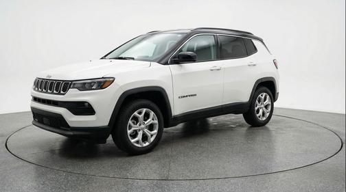 Bright White Clearcoat 2025 Jeep Compass Latitude