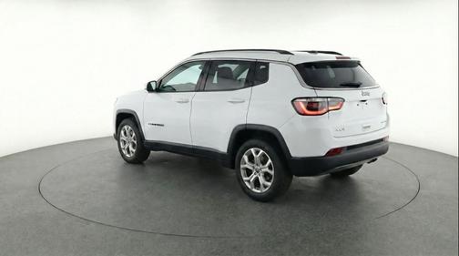Bright White Clearcoat 2025 Jeep Compass Latitude