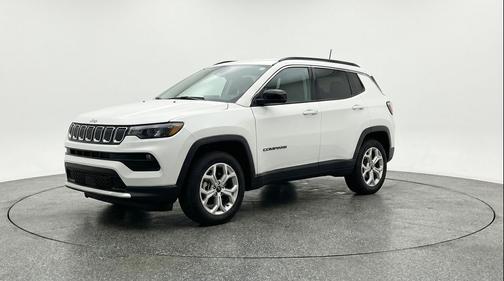 Bright White Clearcoat 2025 Jeep Compass Latitude