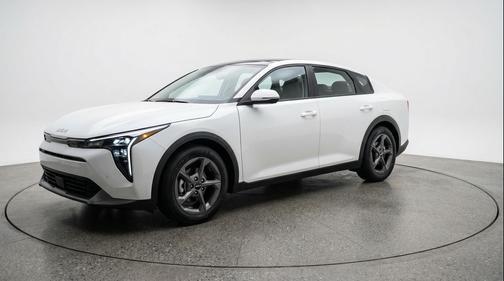 Snow White Pearl 2025 Kia K4 LXS