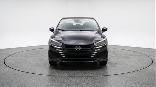 Super Black 2025 Nissan Versa 1.6 SV