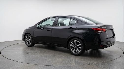 Super Black 2025 Nissan Versa 1.6 SV