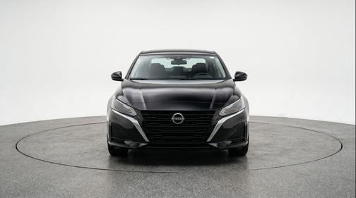 Super Black 2025 Nissan Altima SV FWD
