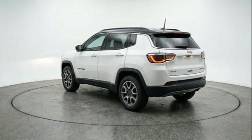 Bright White Clearcoat 2025 Jeep Compass Trailhawk
