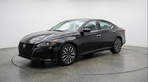 Super Black 2025 Nissan Altima SV FWD