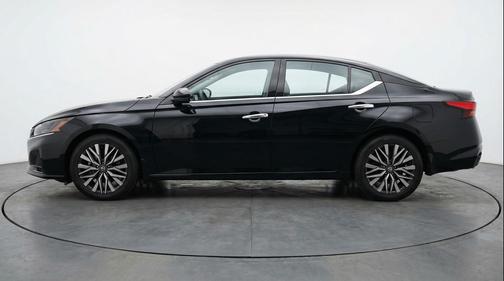 Super Black 2025 Nissan Altima SV FWD