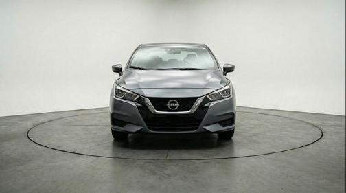 Gun Metallic 2025 Nissan Versa 1.6 SV