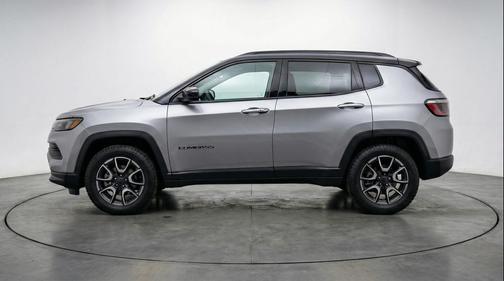 Silver Zynith Metallic Clearcoat 2025 Jeep Compass Trailhawk