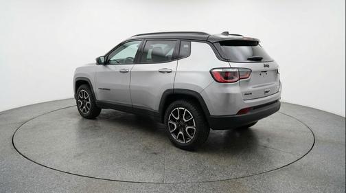 Silver Zynith Metallic Clearcoat 2025 Jeep Compass Trailhawk