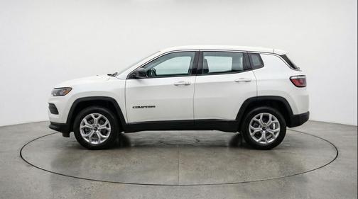 Bright White Clearcoat 2025 Jeep Compass Latitude