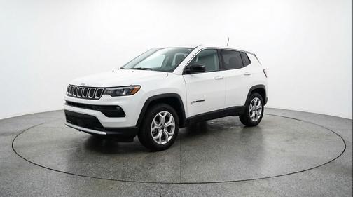 Bright White Clearcoat 2025 Jeep Compass Latitude