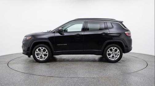 Diamond Black Crystal Pearlcoat 2025 Jeep Compass Latitude