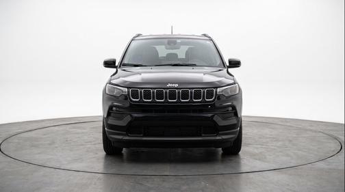 Diamond Black Crystal Pearlcoat 2025 Jeep Compass Latitude