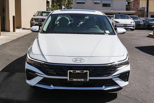 2025 Hyundai ELANTRA Limited