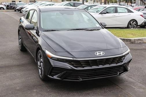 2025 Hyundai ELANTRA Limited