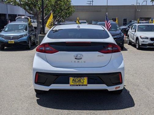 Photo 5 of 32 of 2019 Hyundai IONIQ Plug-In Hybrid