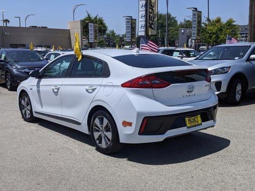 Photo 4 of 32 of 2019 Hyundai IONIQ Plug-In Hybrid