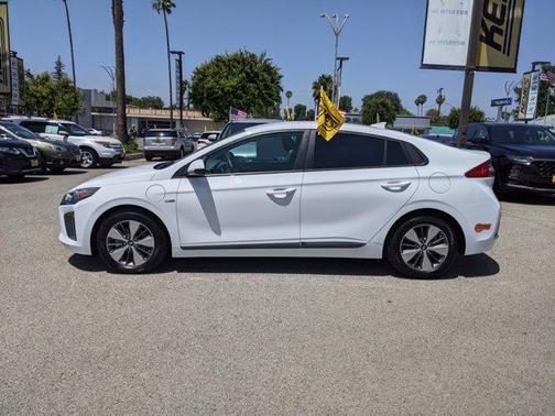 Photo 3 of 32 of 2019 Hyundai IONIQ Plug-In Hybrid