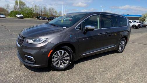 2023 Chrysler Pacifica Hybrid Limited