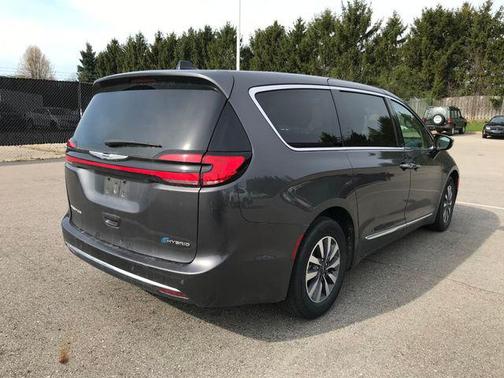 2023 Chrysler Pacifica Hybrid Limited