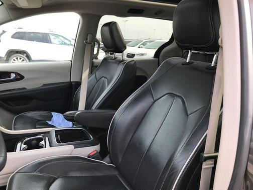 2023 Chrysler Pacifica Hybrid Limited