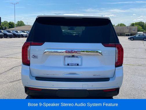 White Frost Tricoat 2022 GMC Yukon XL SLT
