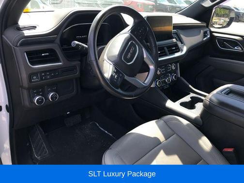White Frost Tricoat 2022 GMC Yukon XL SLT