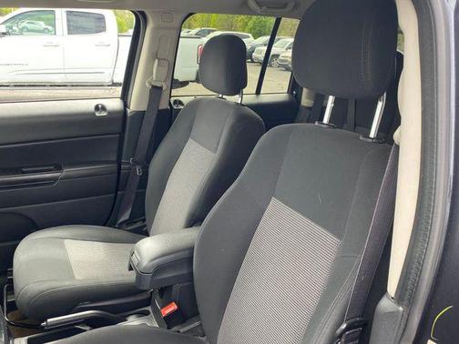 Maximum Steel Metallic Clearcoat 2014 Jeep Patriot Latitude
