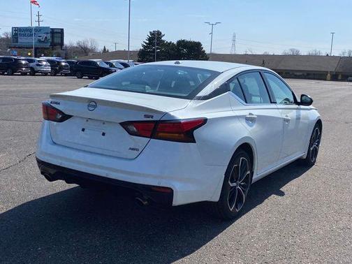 White 2023 Nissan Altima SR Intelligent AWD