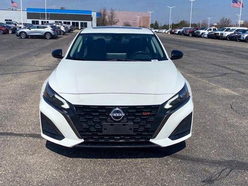 White 2023 Nissan Altima SR Intelligent AWD