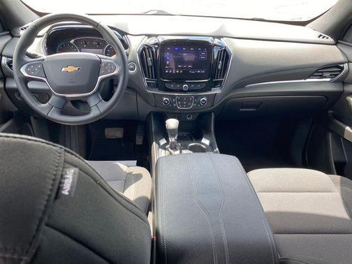 Radiant Red Tintcoat 2023 Chevrolet Traverse LT Cloth