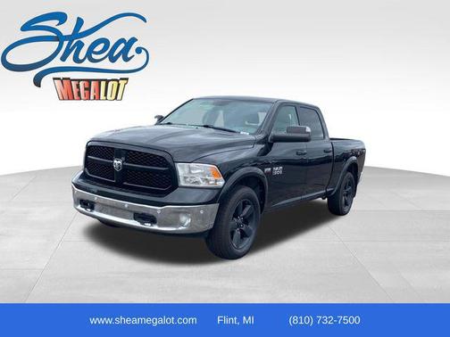 Brilliant Black Crystal Pearlcoat 2017 RAM 1500 SLT