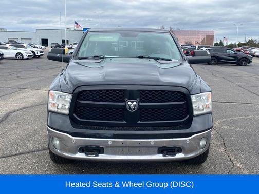 Brilliant Black Crystal Pearlcoat 2017 RAM 1500 SLT