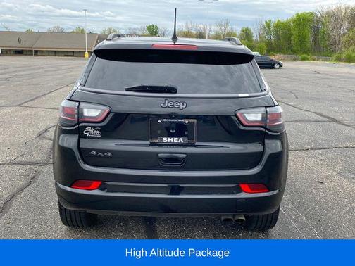 Diamond Black Crystal Pearlcoat 2022 Jeep Compass High Altitude