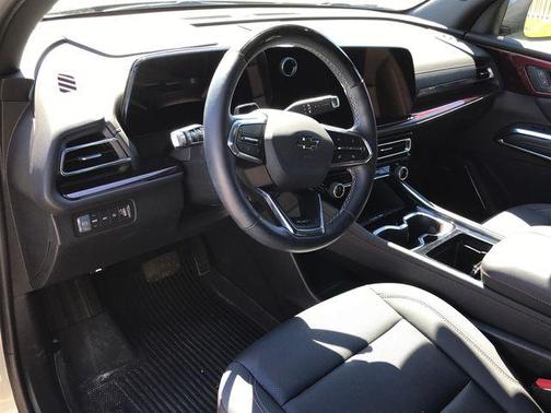 Sterling Gray Metallic 2025 Chevrolet Traverse AWD Z71