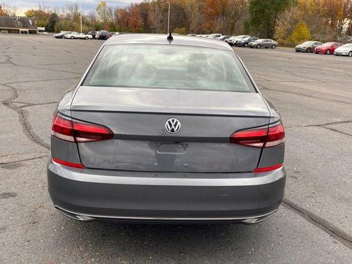 2022 Volkswagen Passat 2.0T Limited Edition