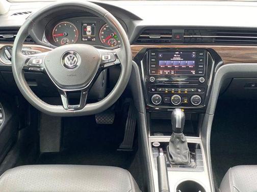 2022 Volkswagen Passat 2.0T Limited Edition
