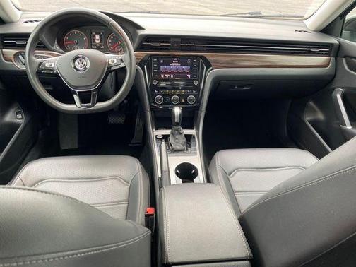 2022 Volkswagen Passat 2.0T Limited Edition