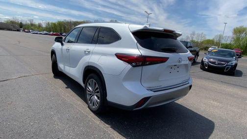 2022 Toyota Highlander Platinum