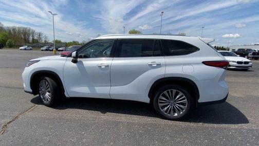 2022 Toyota Highlander Platinum