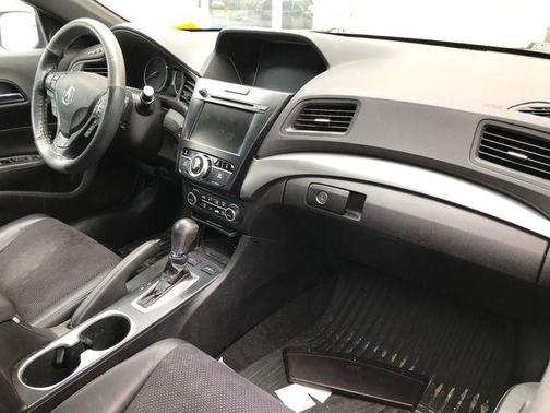 2017 Acura ILX Premium & A-SPEC Packages