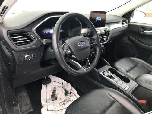 2022 Ford Escape Titanium
