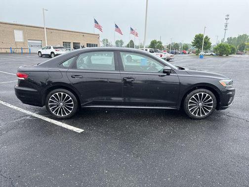 2022 Volkswagen Passat 2.0T Limited Edition