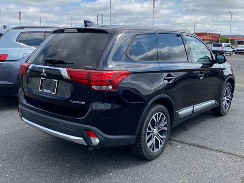 2017 Mitsubishi Outlander ES