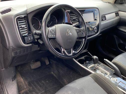 2017 Mitsubishi Outlander ES