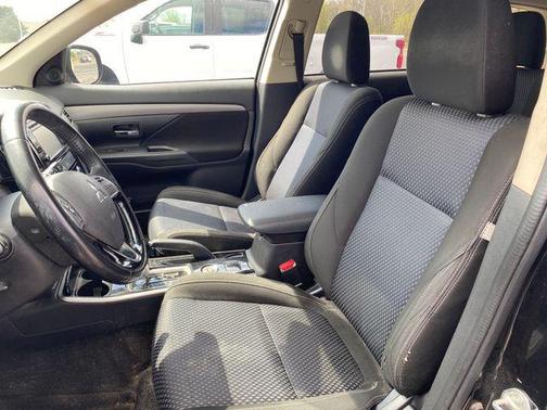 2017 Mitsubishi Outlander ES