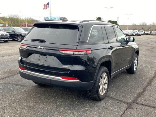 Diamond Black Crystal Pearlcoat 2023 Jeep Grand Cherokee Limited