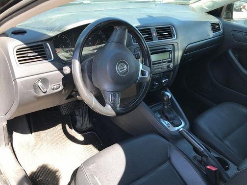 Black Uni 2011 Volkswagen Jetta SE