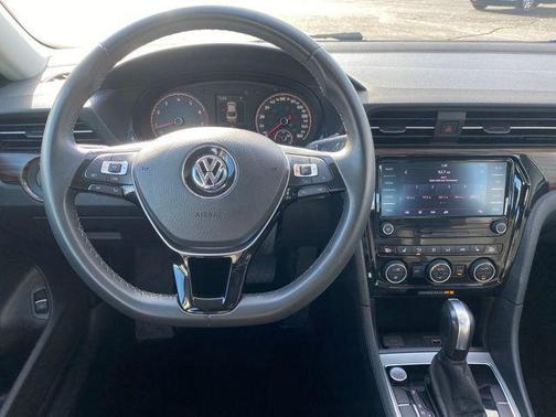 2022 Volkswagen Passat 2.0T Limited Edition